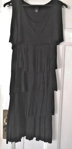 Schönes schwarzes kleid von - schönes,