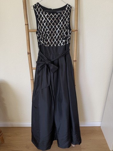 Schwarzes abendkleid mit - schwarzes,