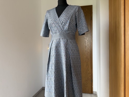 Elegantes kleid mit edlem - kleid,